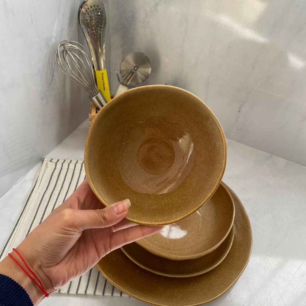 SERVICE A TABLE MARRON